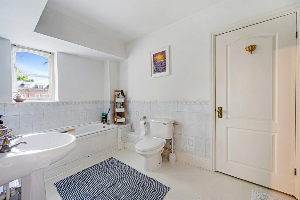 6 bedroom detached house for sale in Bollinway, Hale, Altrincham, WA15